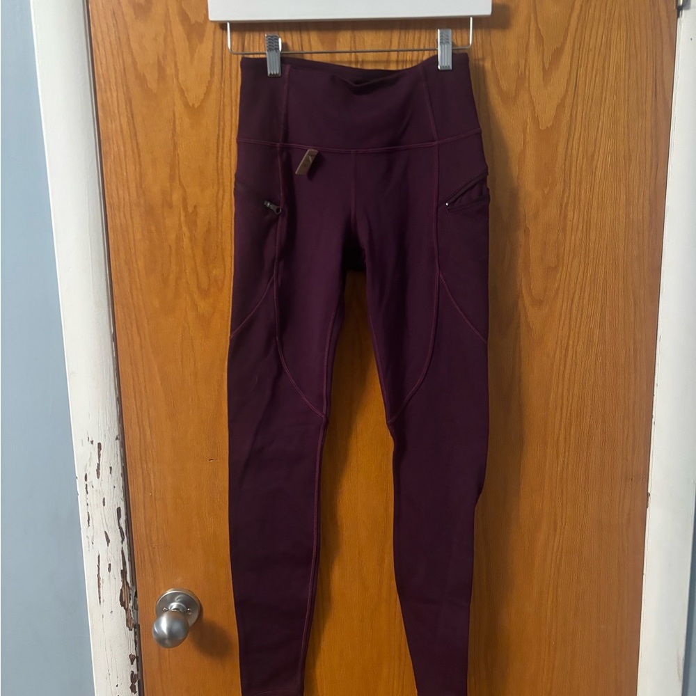 High-Waist Maroon Active Leggings with Side Zip Pockets